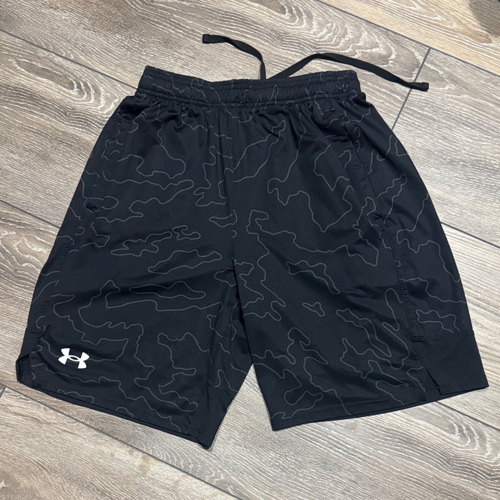 Under Armour Men’s Black Camo-Print Athletic Shorts
